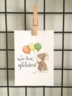 Anillustration Ansichtkaart Muis met drie ballonnen vast
