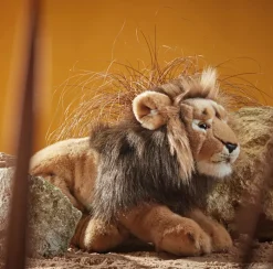 Living Nature Knuffel Leeuw Liggend 45 cm