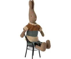 Maileg Knuffel Rabbit Size 2 Bruin met Shirt en Short 29cm