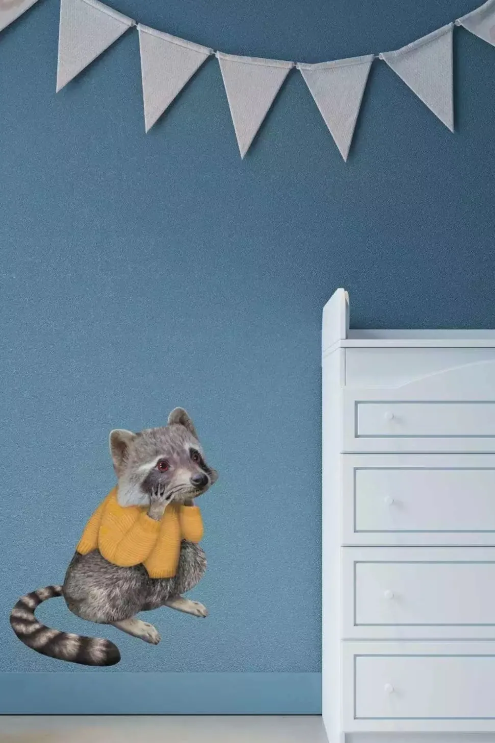 Sticky Tales Muursticker Wasbeer met Trui